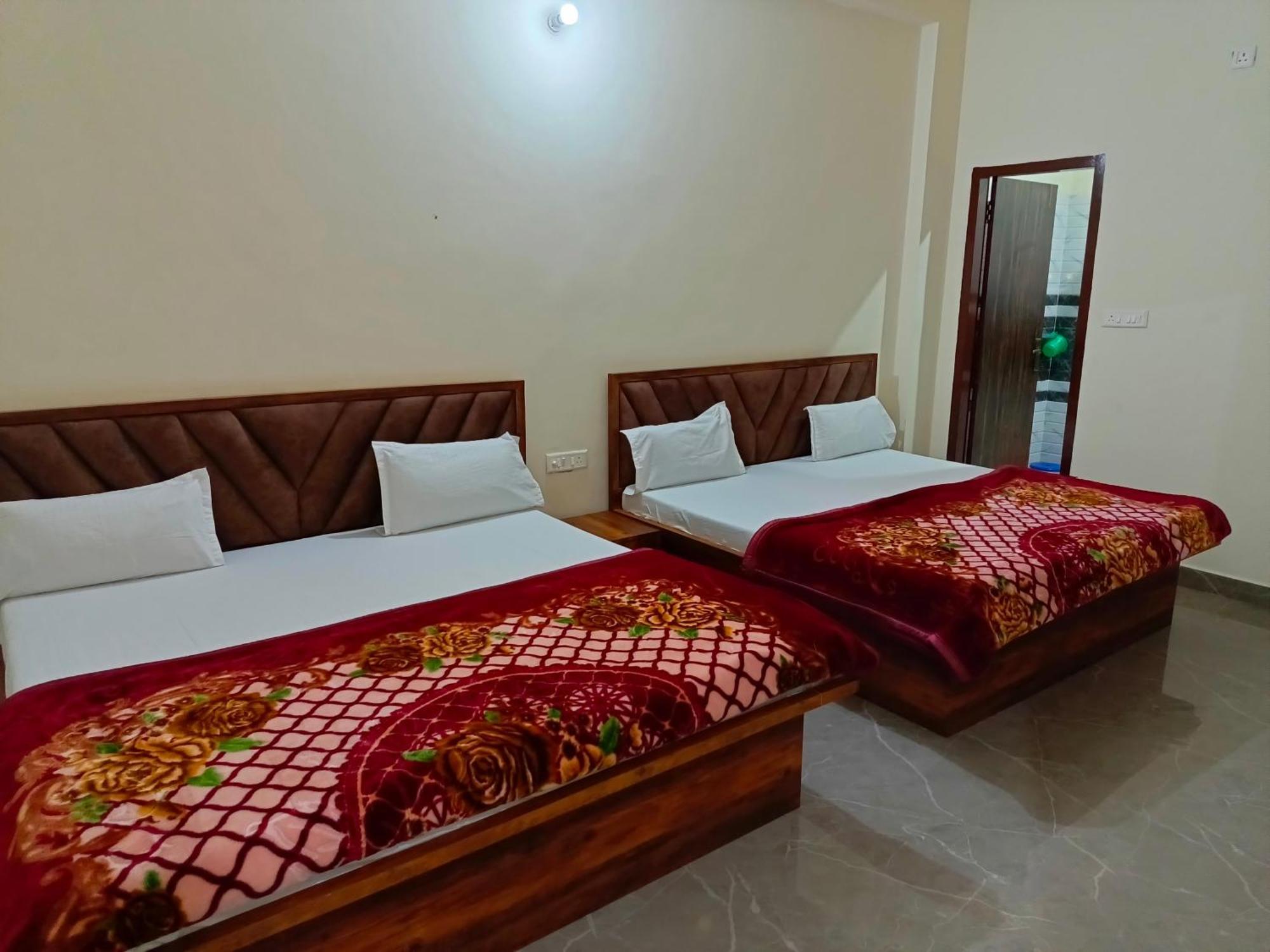 Shri Girraj Residency Hotel Mathura Eksteriør billede