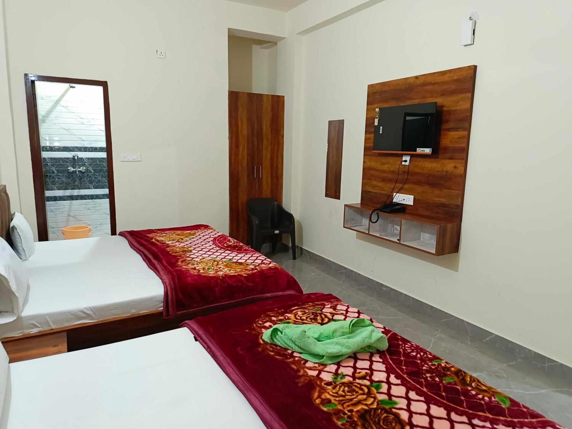 Shri Girraj Residency Hotel Mathura Eksteriør billede