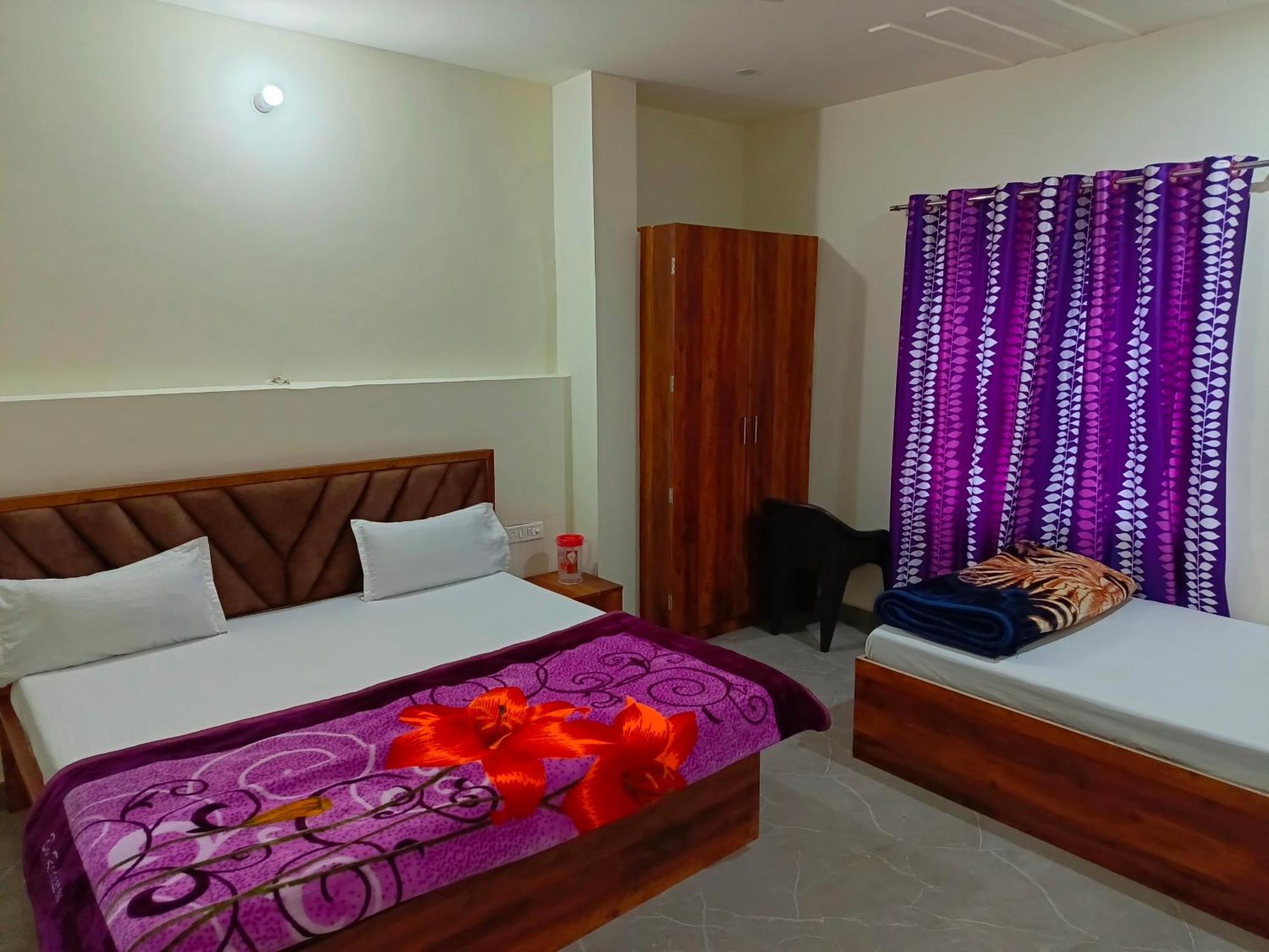 Shri Girraj Residency Hotel Mathura Eksteriør billede
