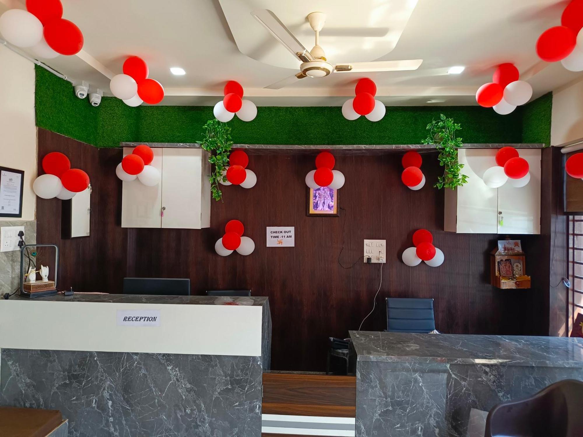 Shri Girraj Residency Hotel Mathura Eksteriør billede