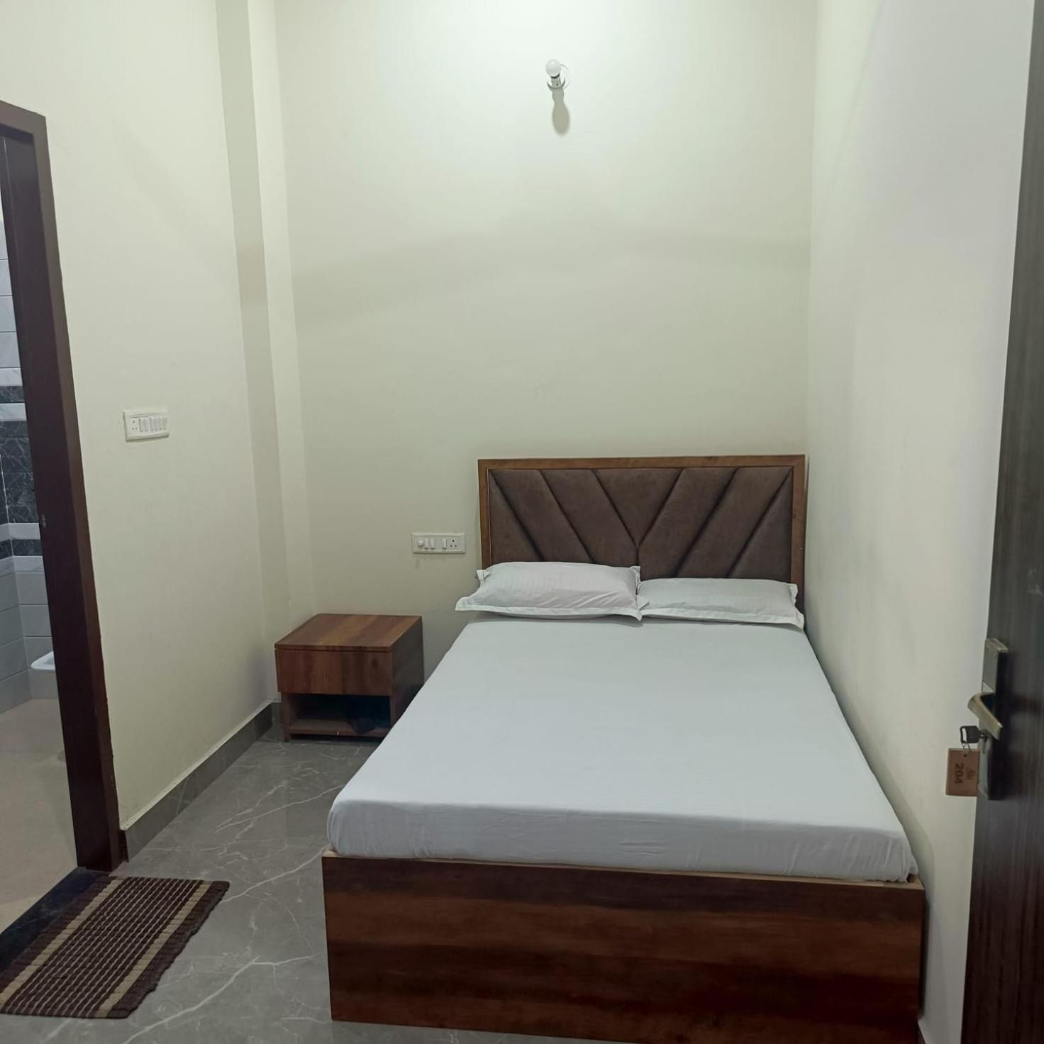 Shri Girraj Residency Hotel Mathura Eksteriør billede