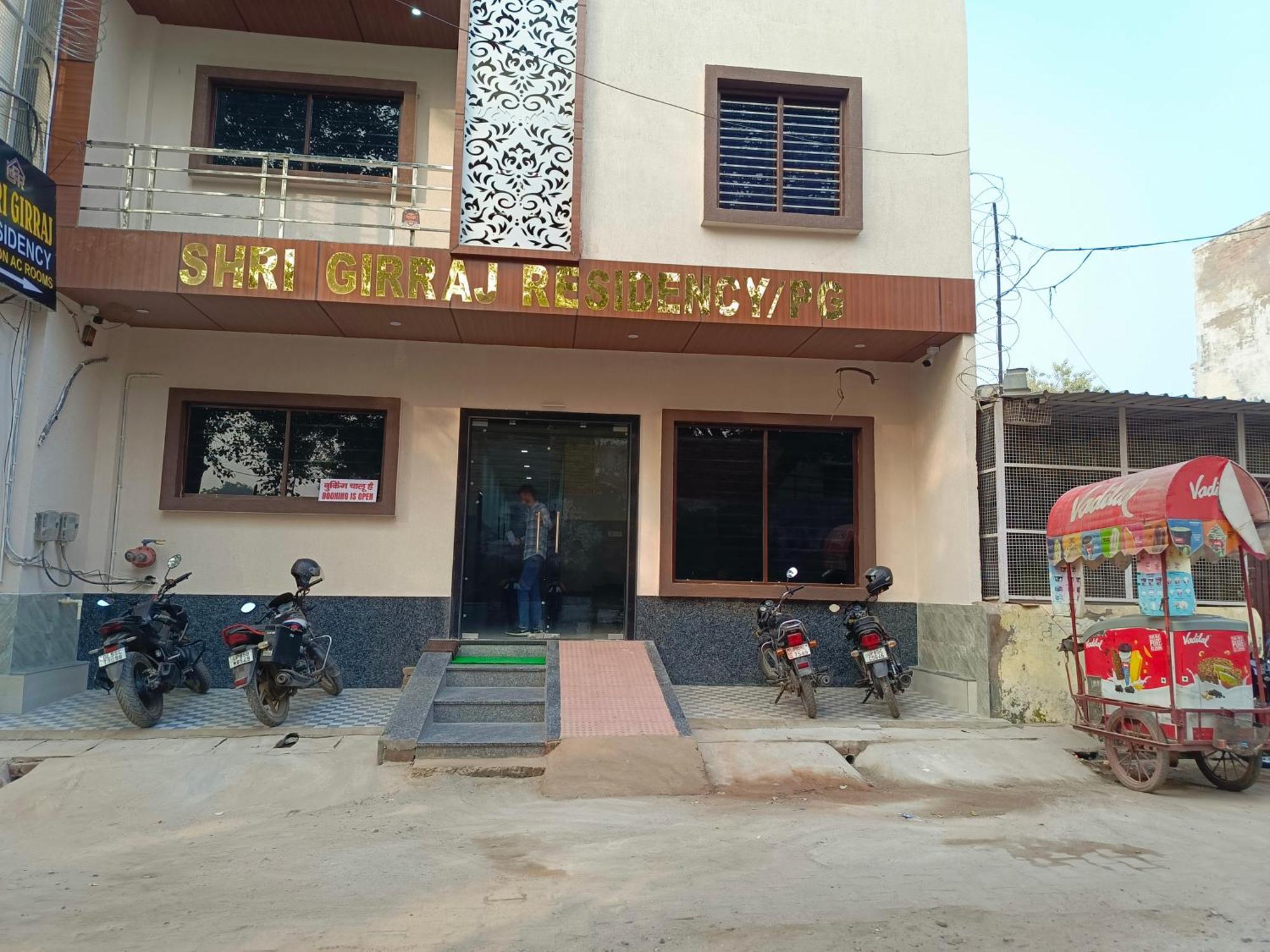 Shri Girraj Residency Hotel Mathura Eksteriør billede